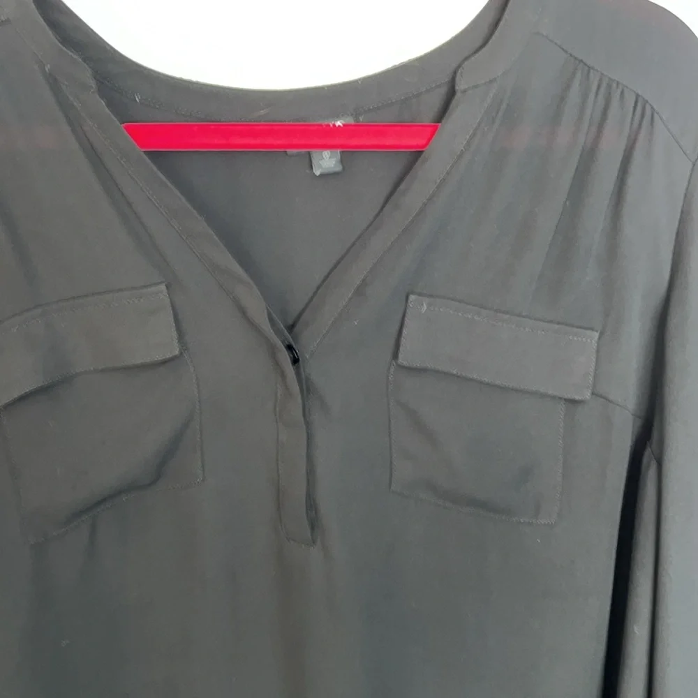 Torrid blouse with pockets in the front V-neck size 0 - Picture 2 of 4